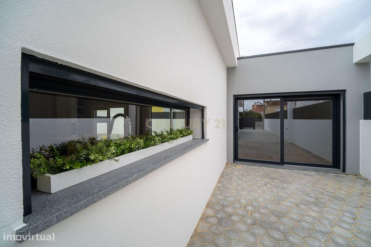 Moradia Nova térrea T3+1 em Fernão Ferro, Seixal-27