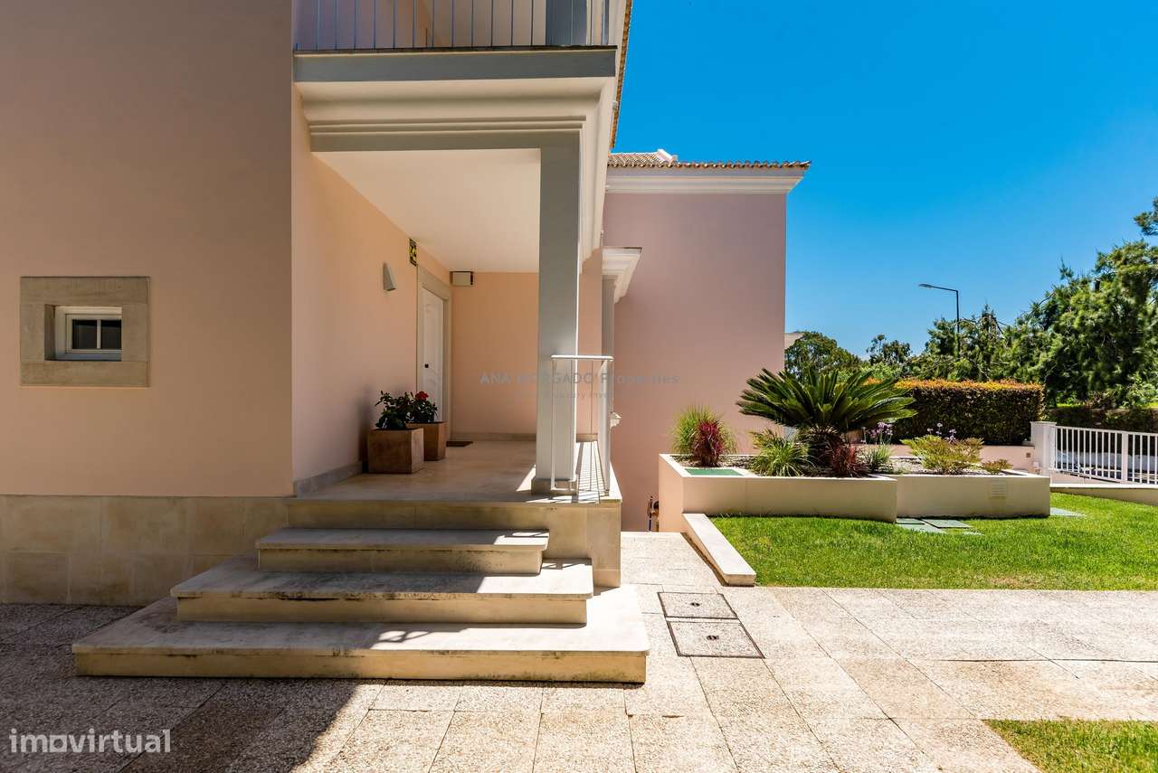 Moradia Familiar com Jardim Privativo, Piscina Aquecida e Vista de Gol - Grande imagem: 4/60