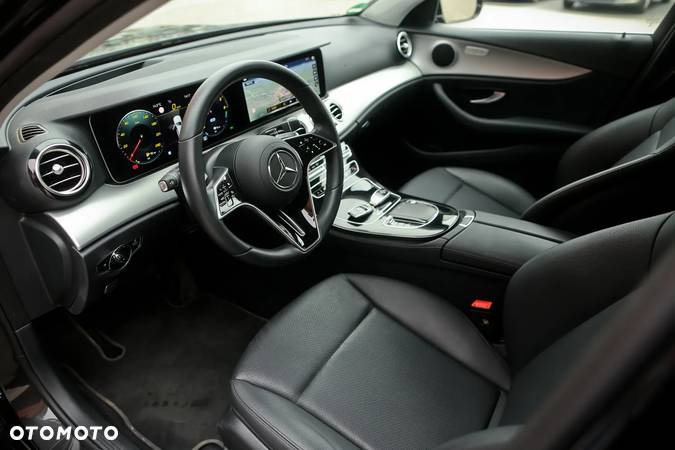 Mercedes-Benz Klasa E 300 de T 9G-TRONIC Exclusive - 16