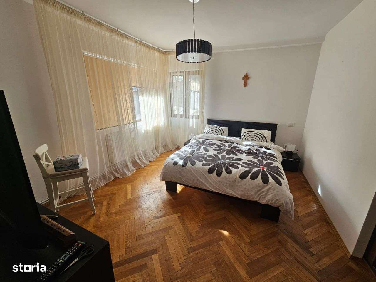 Casă de vânzare în Curtea de Argeș. - Imagine principală: 4/18