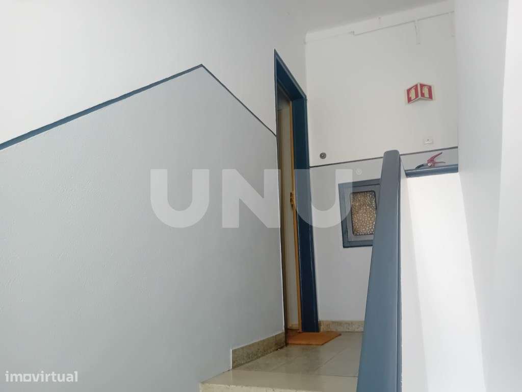 Prédio com uma fracção-15