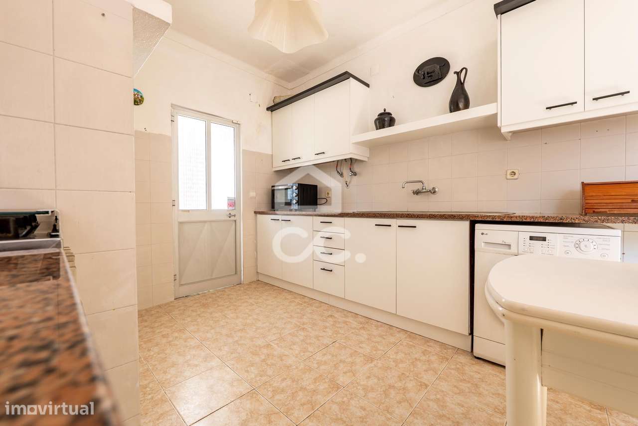 Moradia T2+2 com garagem e vista Serra de Montejunto em Murteira, Cada-13