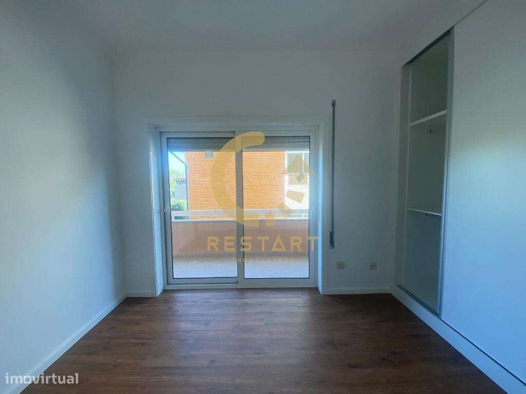 T3 em Águas Santas com 3 frentes, totalmente renovado com muita lumino-17