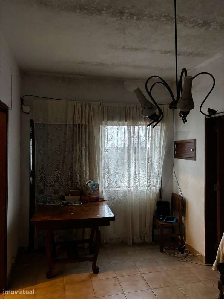 Moradia para remodelar a 10 minutos de Abrantes – um projeto cheio de - Grande imagem: 5/38