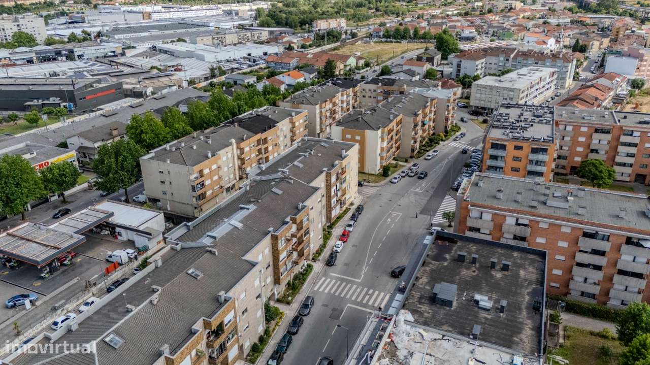 Apartamento T3 com garagem fechada e sótão – Rua do Cruzeiro, Braga-9