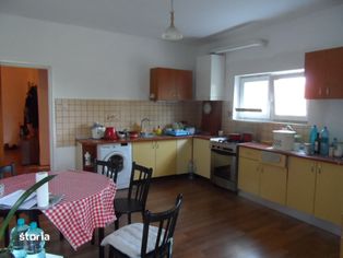 Vanzare apartament cu 4 camere in zona strazii Republicii