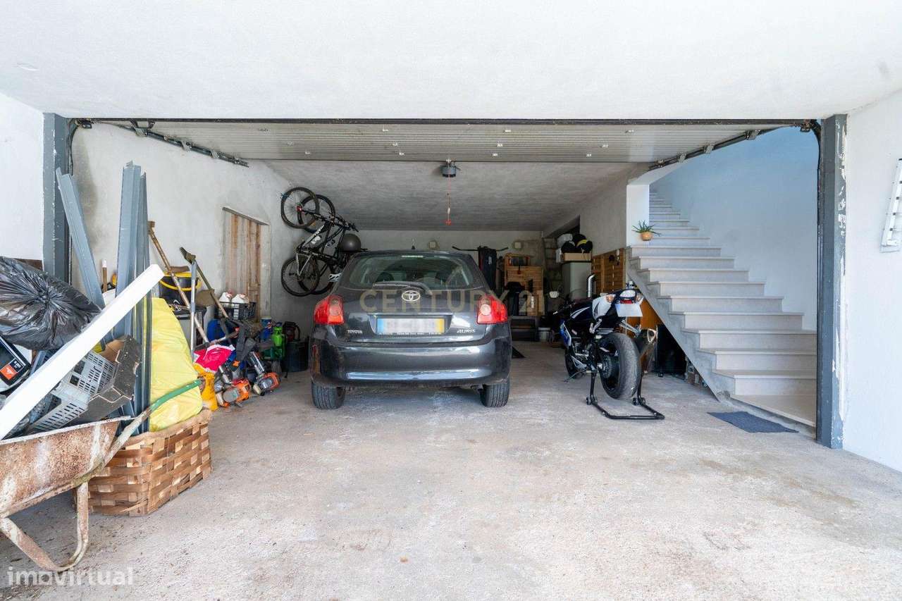 Moradia térrea T3+1 com linhas modernas,varandas,churrasco,jardim,gara-49