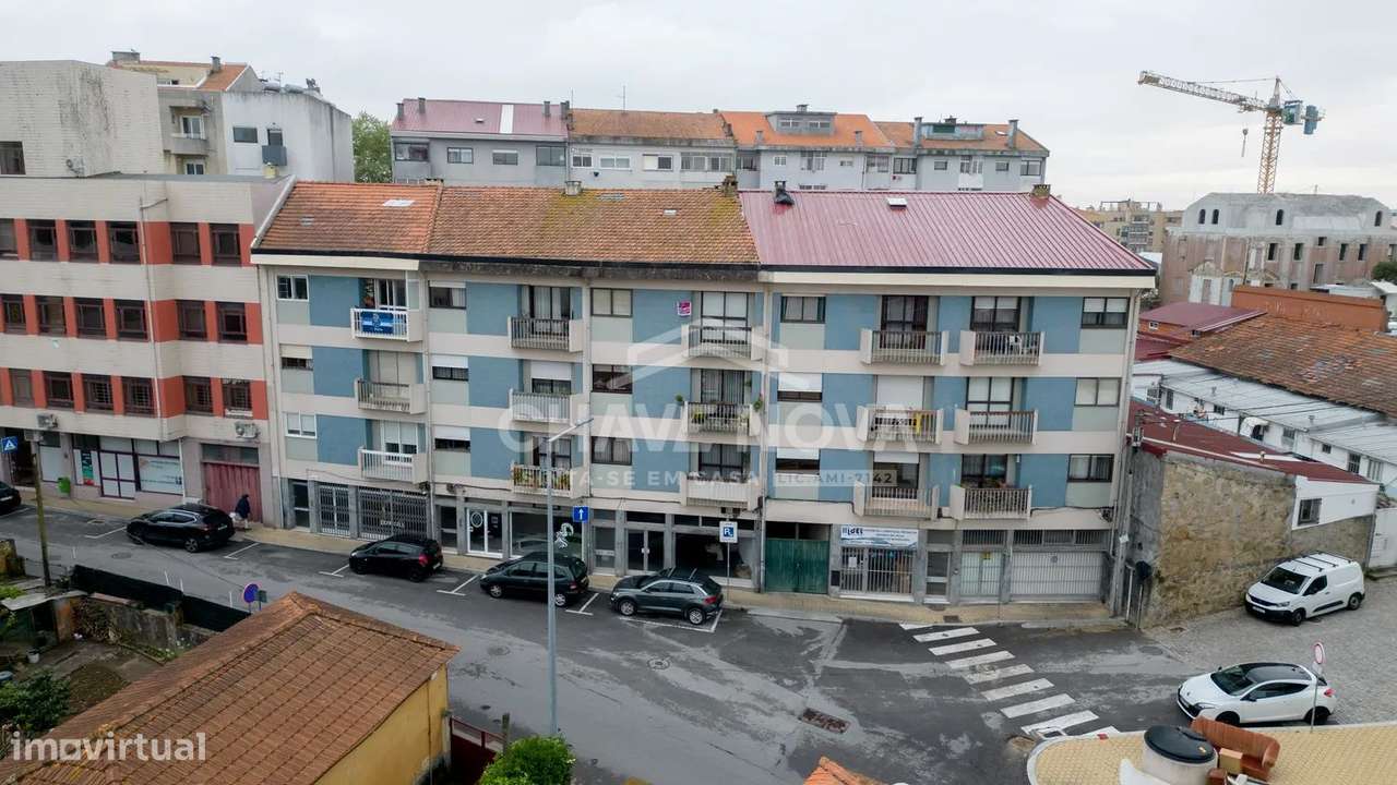 Apartamento T2 com varanda e garagem em Gaia-20