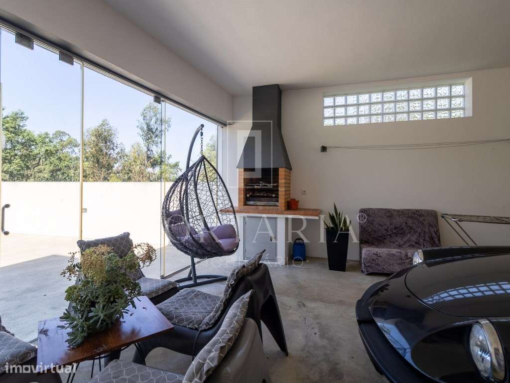 Fantástica moradia V4 isolada com piscina-25