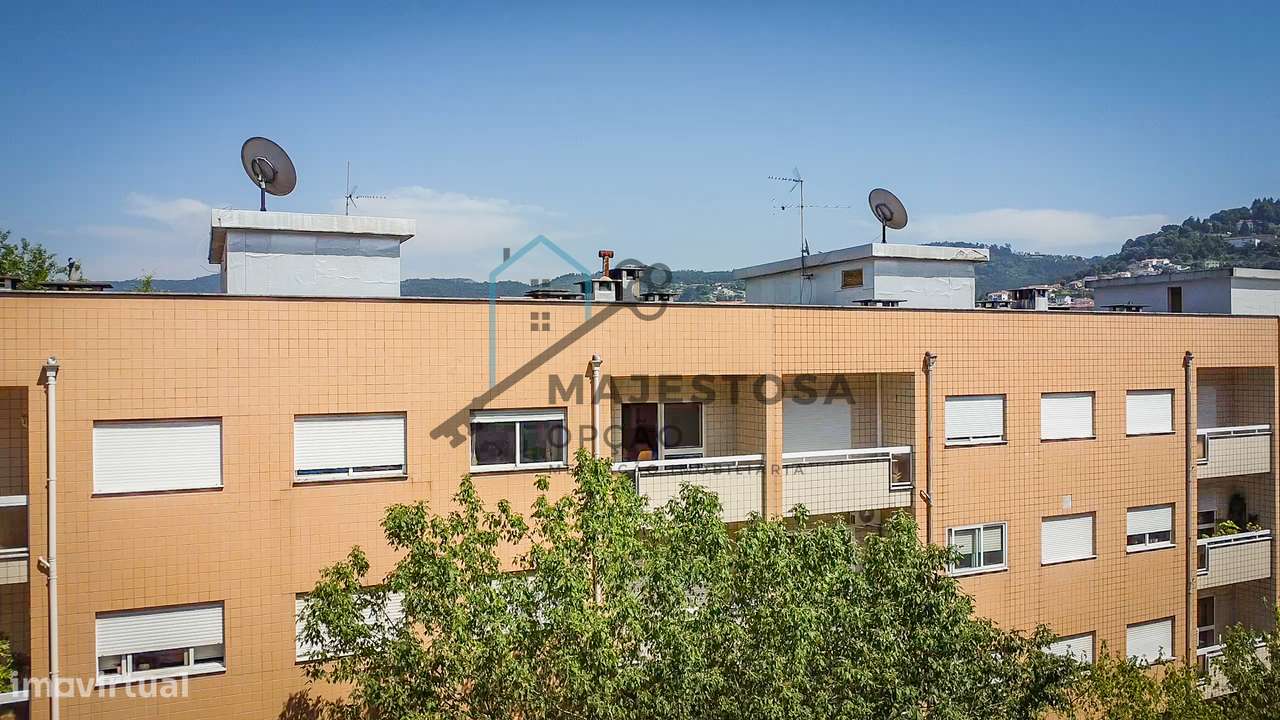 Apartamento T3 no Último Andar com Garagem — Gualtar (Braga)-34