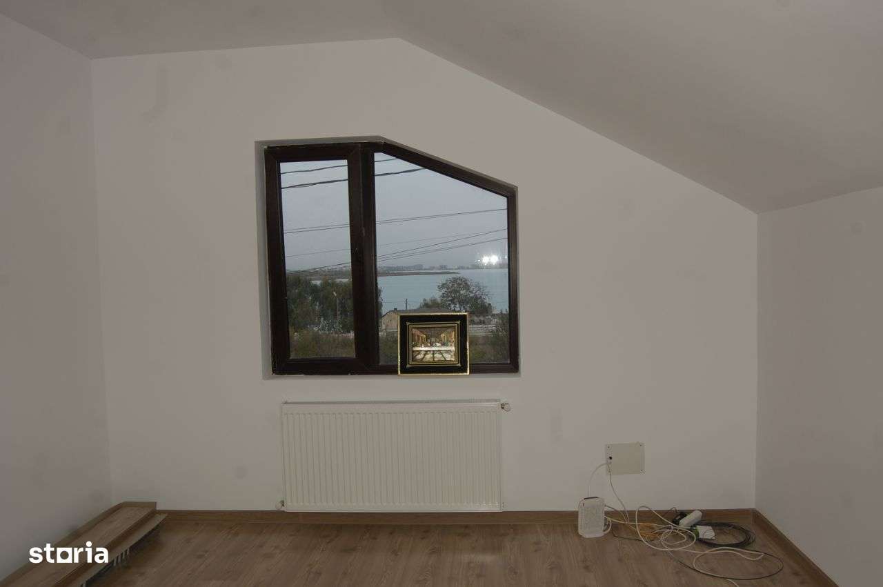 Vila cu Priveliște la Lacul Siutghiol-Spațiu Ideal pentru Două Familii-12