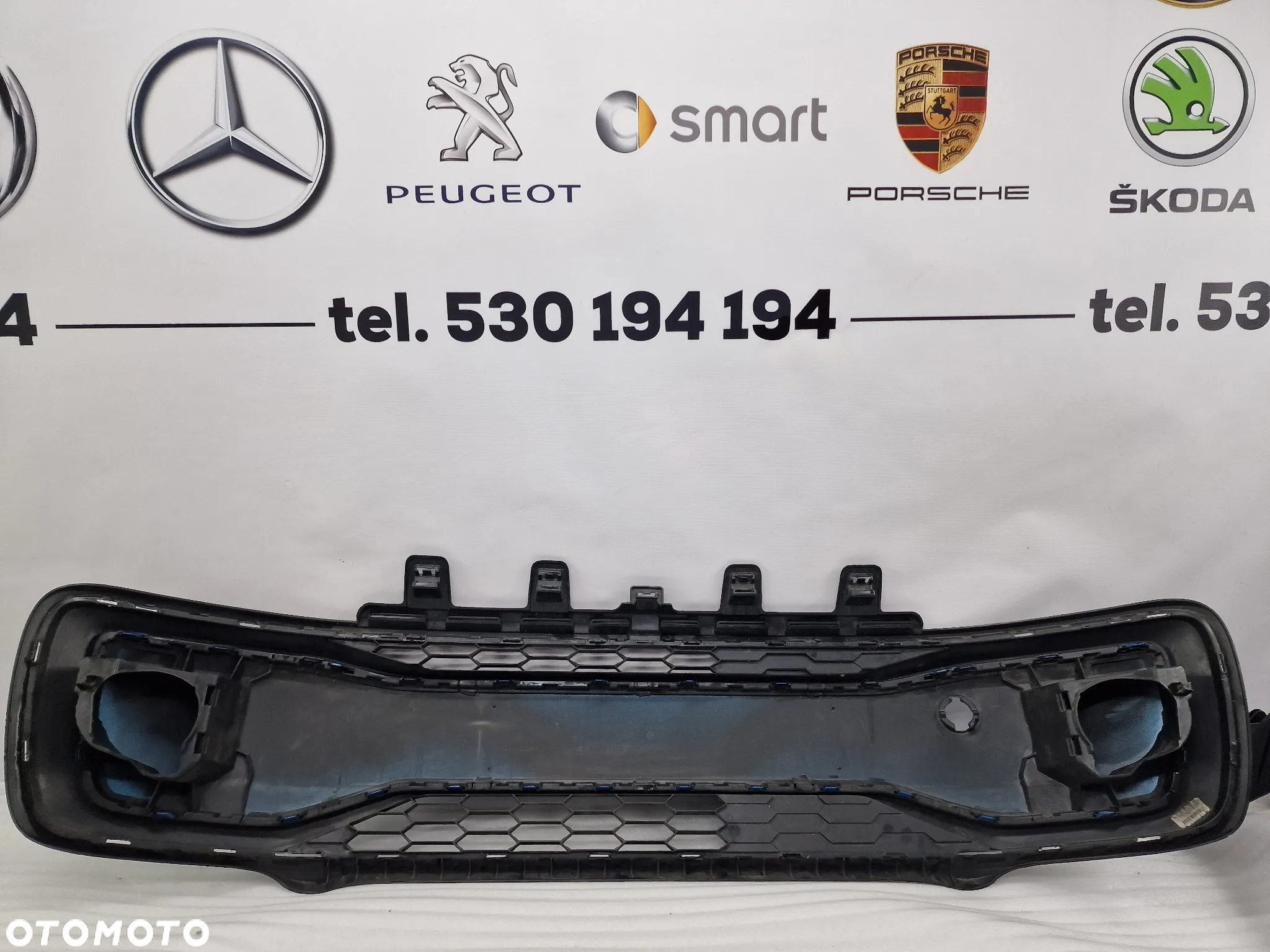 VW UP LIFT 16- KRATKA ŚRODKOWA ZDERZAKA PRZEDNIEGO PRZÓD ŁADNA KOLOR BŁĘKITNY METALIK , NR 1S0853677F + 1S0853665AF , NR AUKCJI KR319 - 10