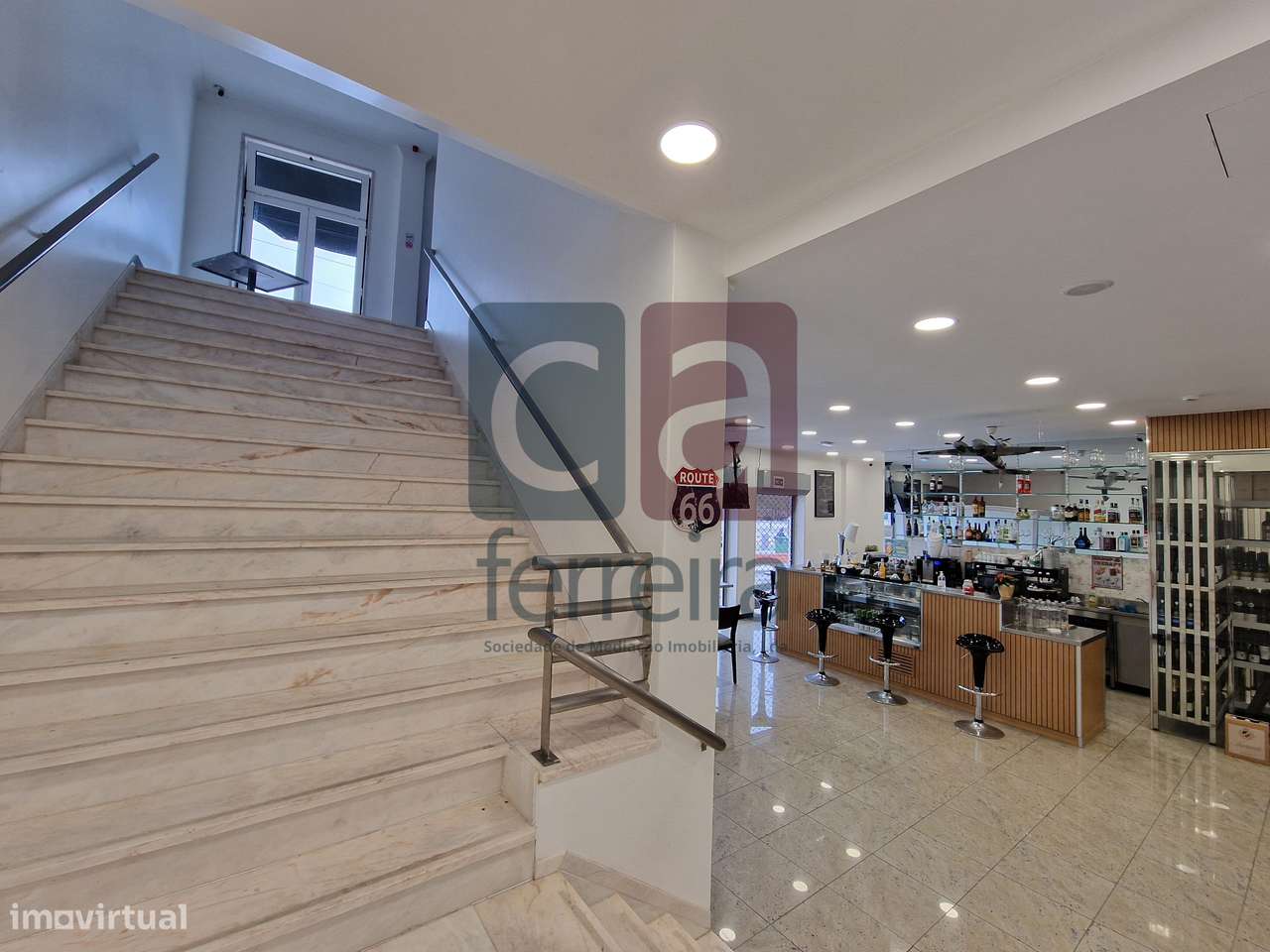 Restaurante composto por três pisos no Coração de Almeirim-12