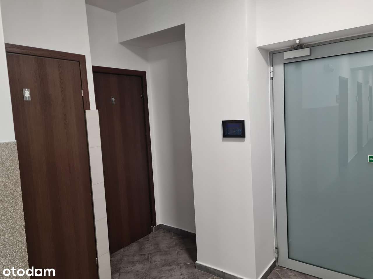 Budynek biurowy, przyległa hala, parking, plac składowy - blisko A4 - Pełny obrazek: 3/11