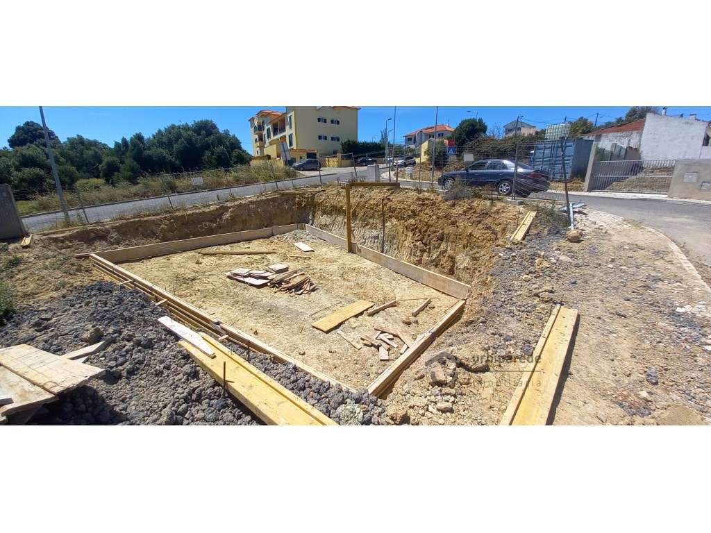 Moradia V4 na Adroana, em face de acabamento. - Grande imagem: 4/27