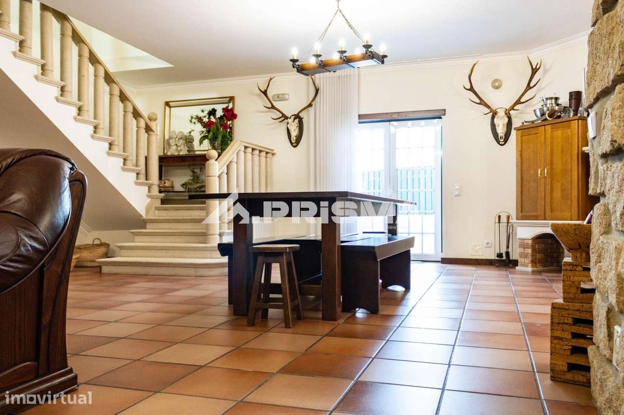 Moradia T5 para Venda em C. Branco-45