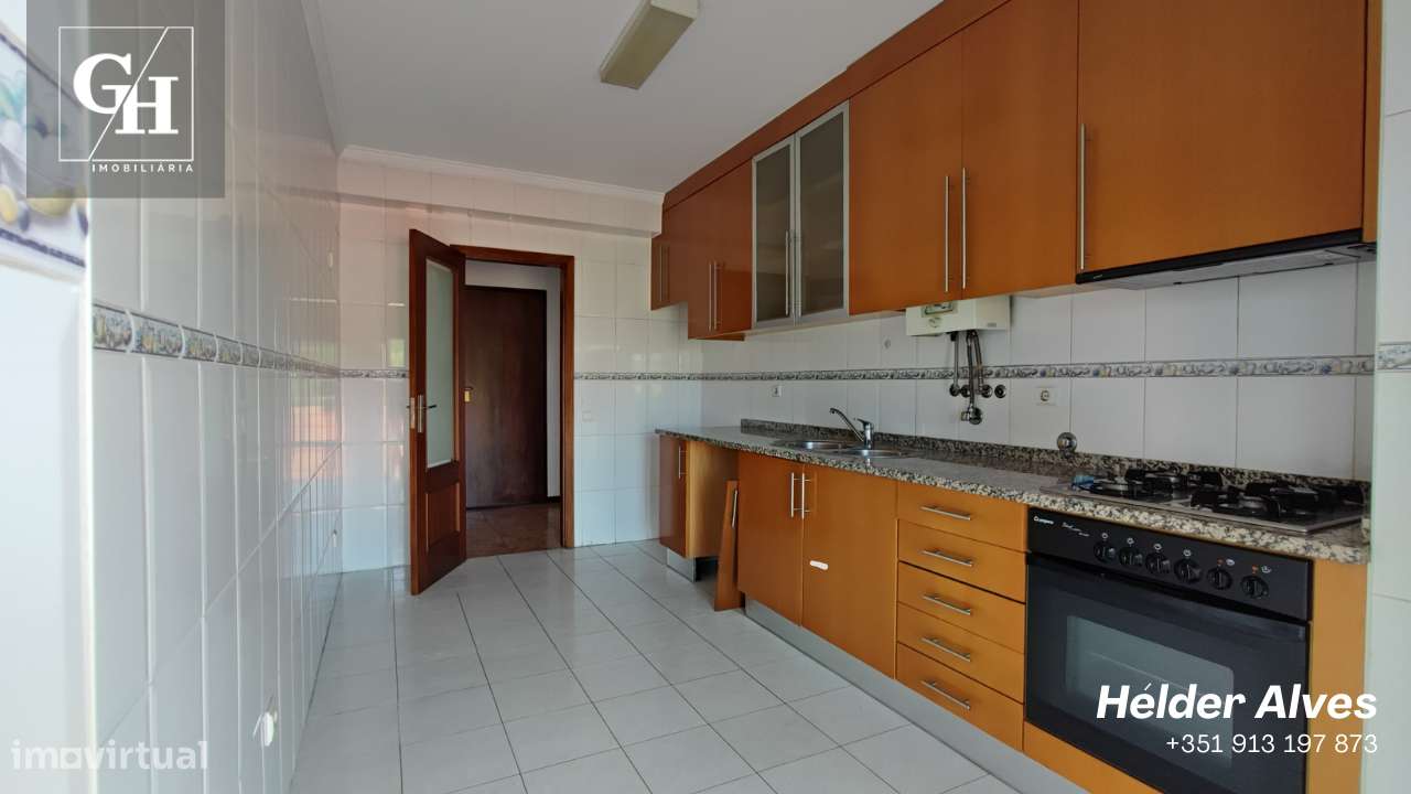 Apartamento T2 em Calendário com garagem fechada-9
