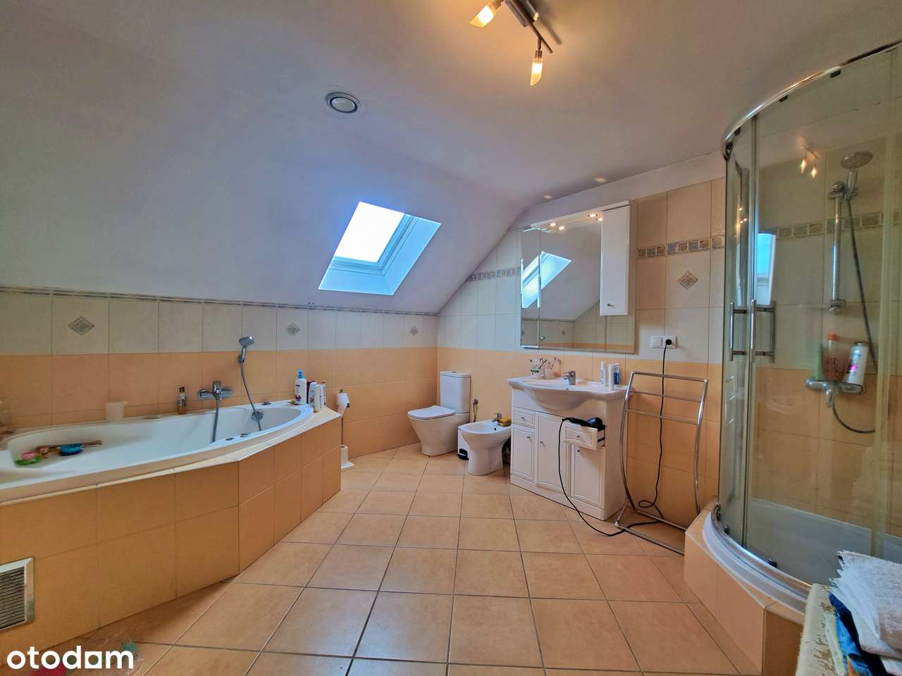 Dom w Radomiu z dużą działką i domkiem gościnnym.-7