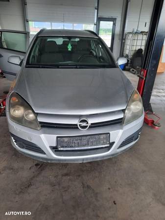 Dezmembrez Opel Astra H - 1