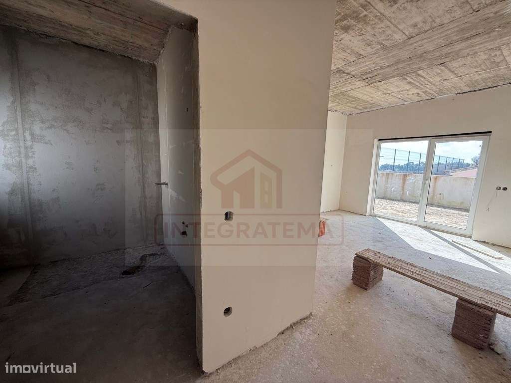 Moradia T4 individual com espaço de jardim-5