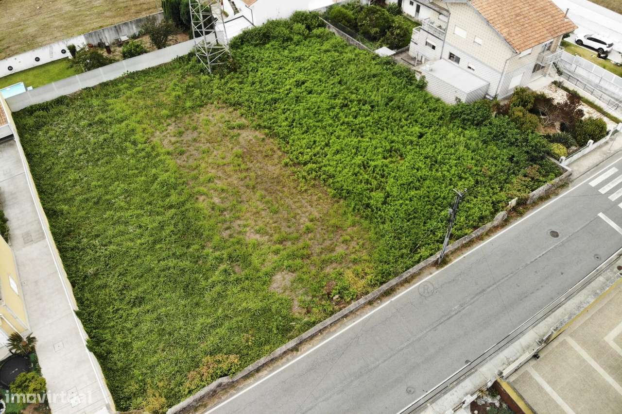 Terreno para Construção | 808 m2 | 400 m2 de Construção-18