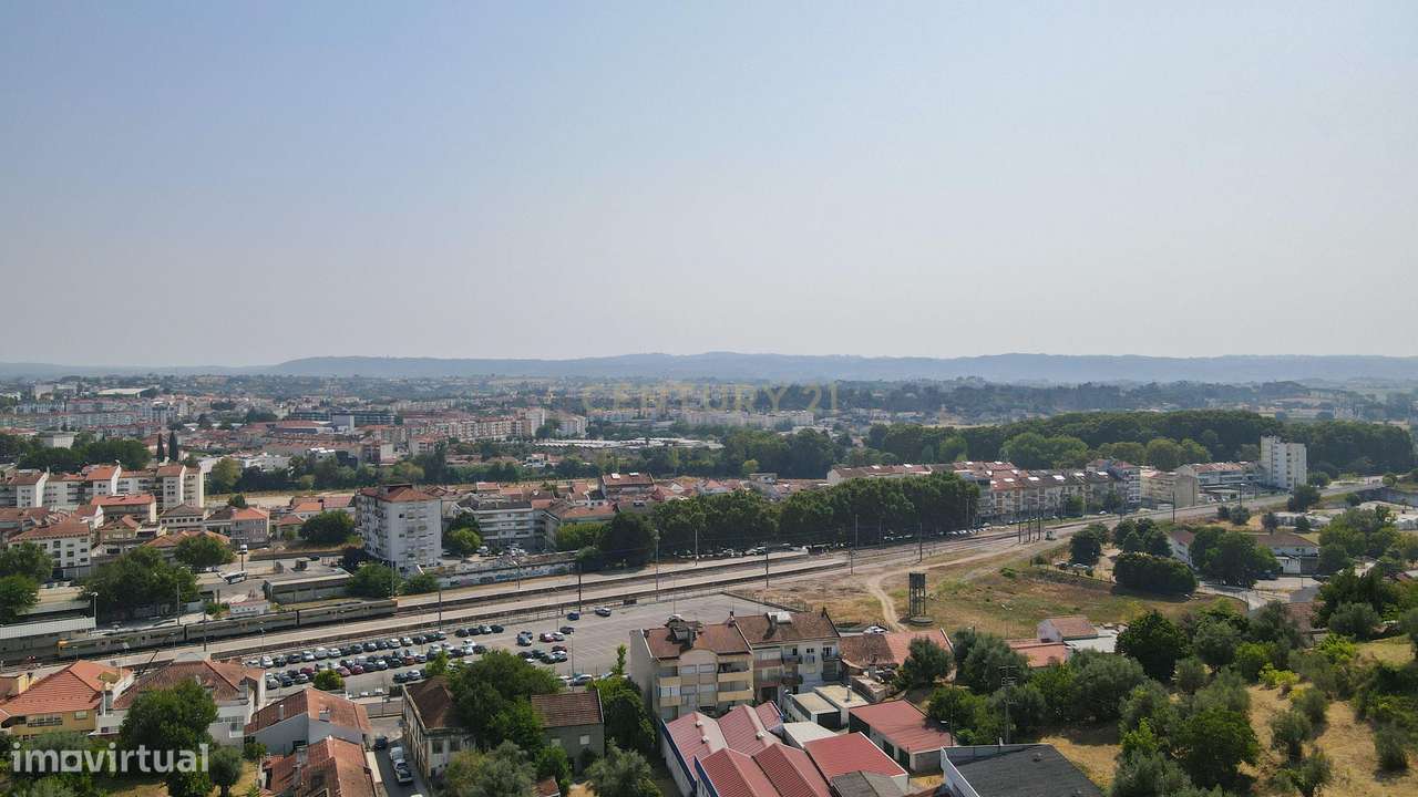 Moradia T2 com Terreno 7600m2 em Tomar-40