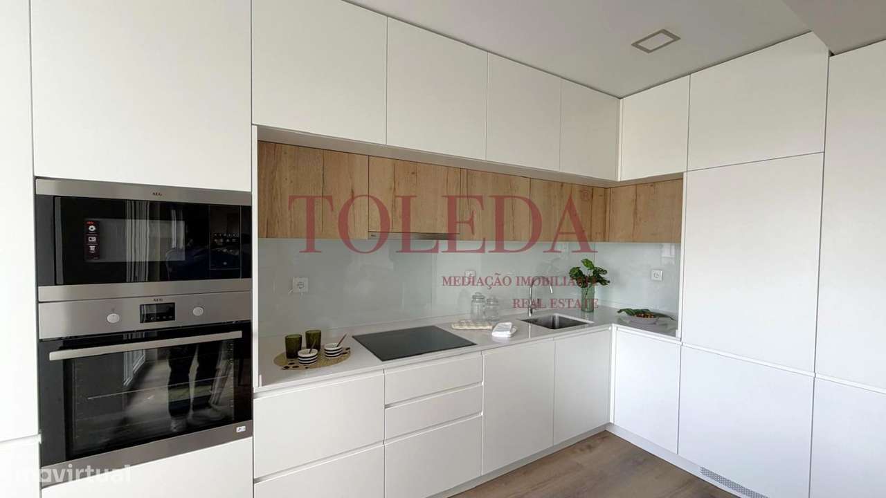 Apartamento T3 Remodelado em Benfica com terraço-11