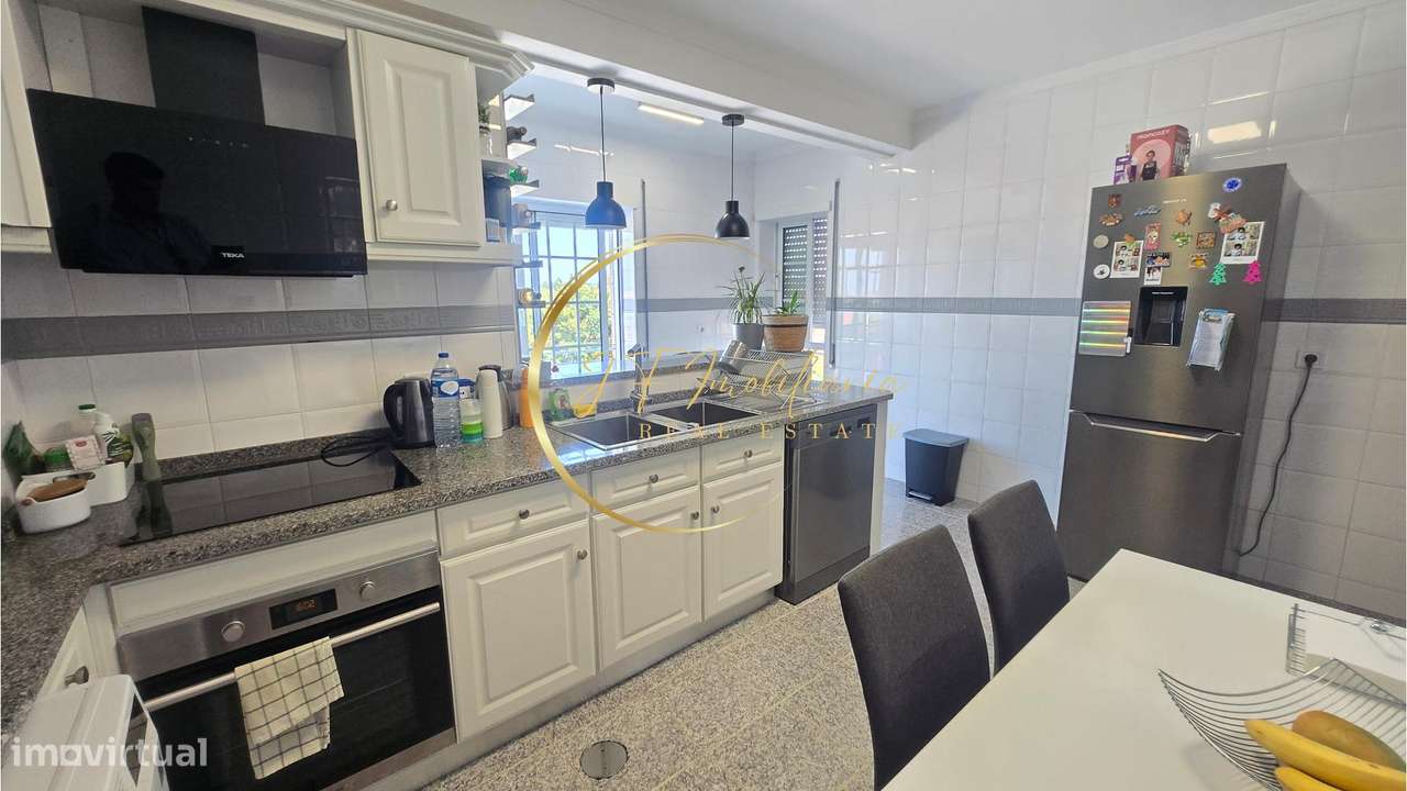 Apartamento T2 em Azurva com garagem-0