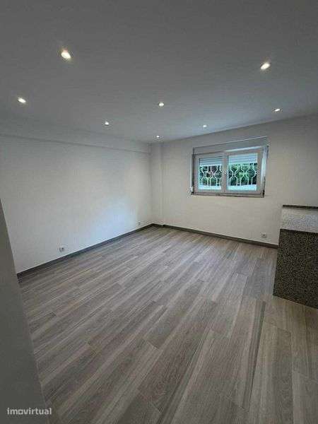 T3 totalmente remodelado com muita luz natural | Póvoa de Santo Adrião - Grande imagem: 4/12