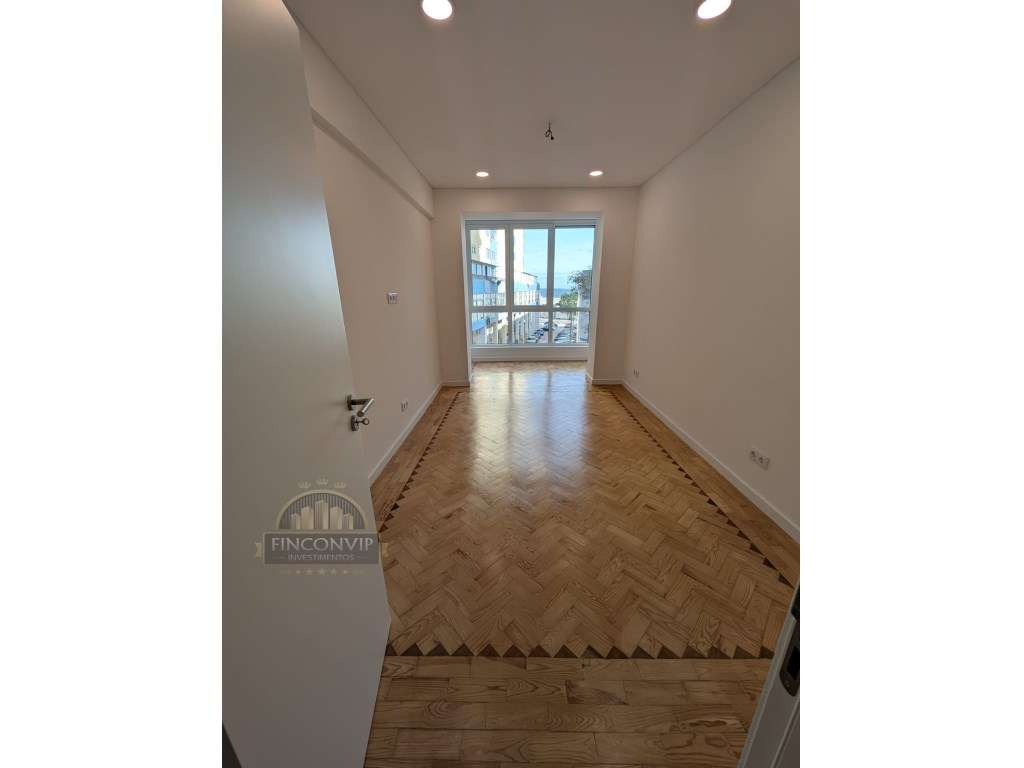 Apartamento T3 remodelado, em Almada,Cacilhas.-8