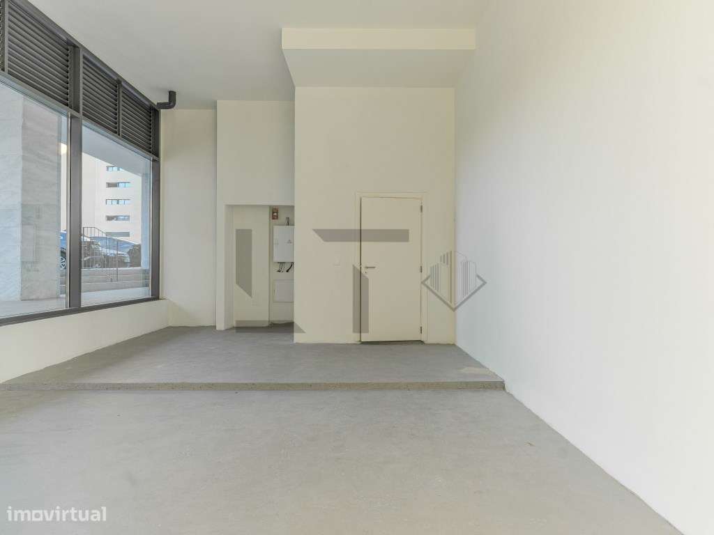 Fantástica Loja a Estrear com Saída de Fumos no Empreendimento Alte...-3