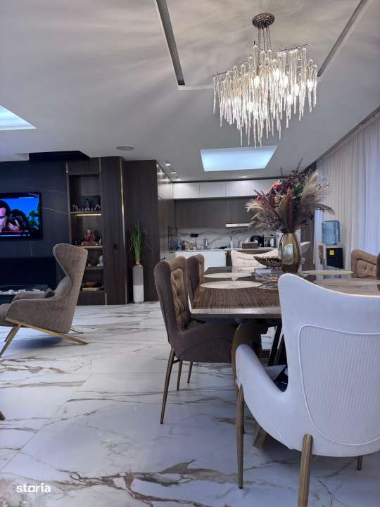 Penthouse futurist situat in Mamaia Nord-17