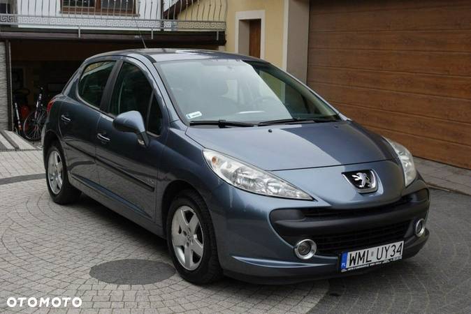 Peugeot 207 - 8