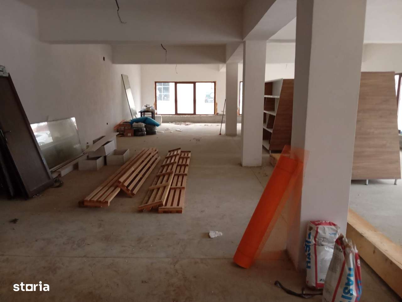 Spațiu comercial, Arcani, vis-a-vis Postul de Poliție - Imagine principală: 5/9