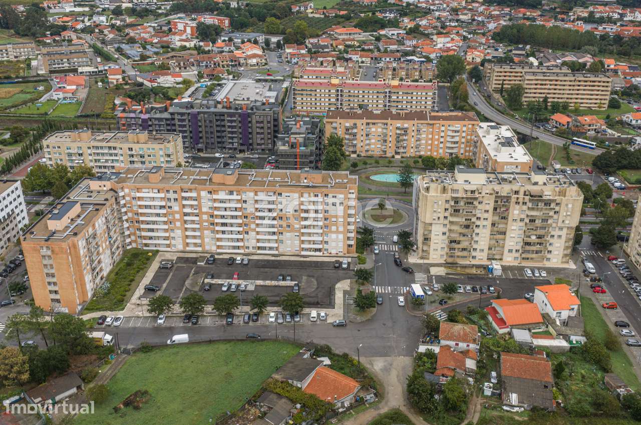 Apartamento T3 com varandas, em Valongo-27