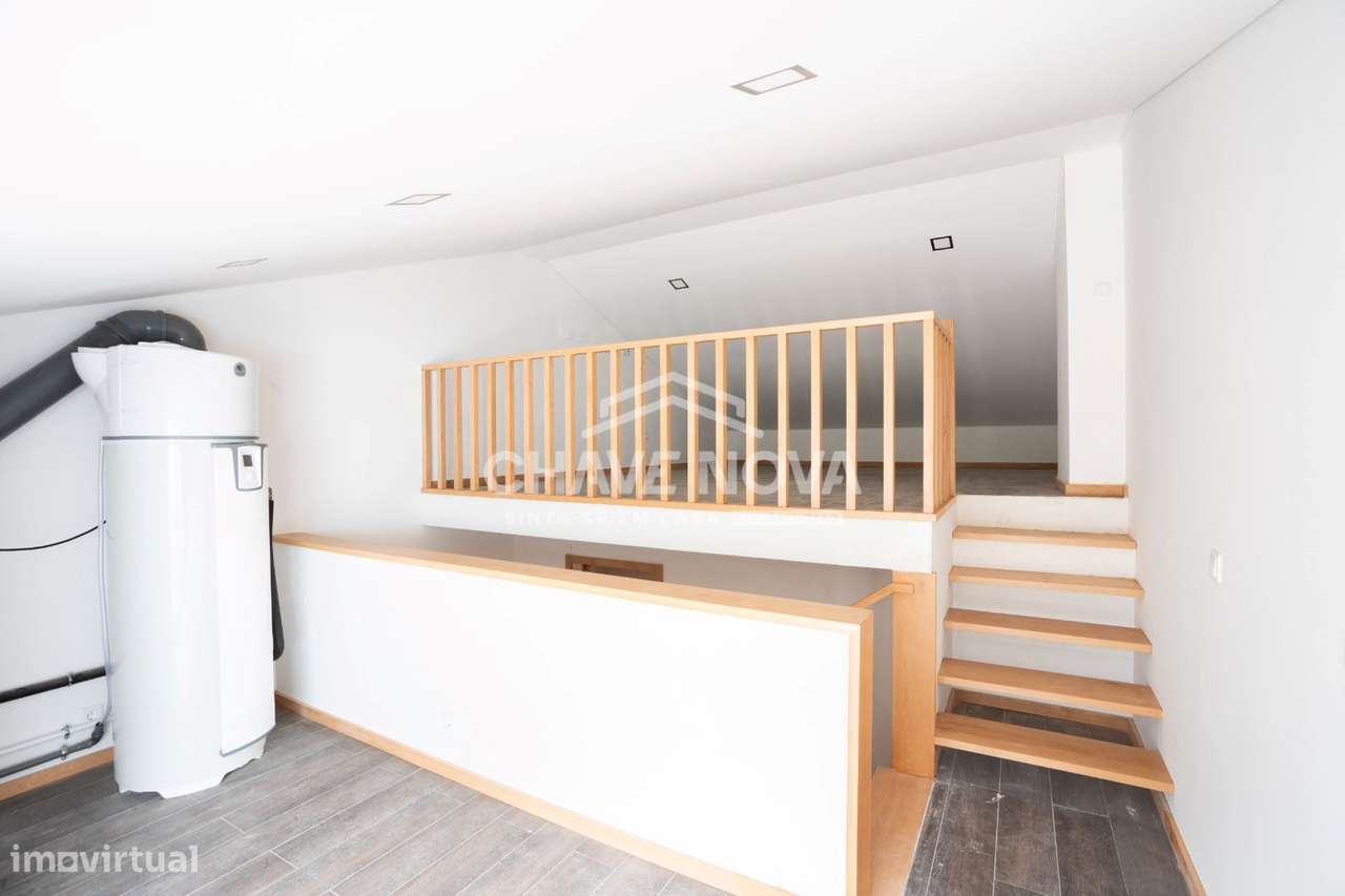 Moradia T3+1 situada em Laborim junto a A1 e Avenida da República - Grande imagem: 4/21