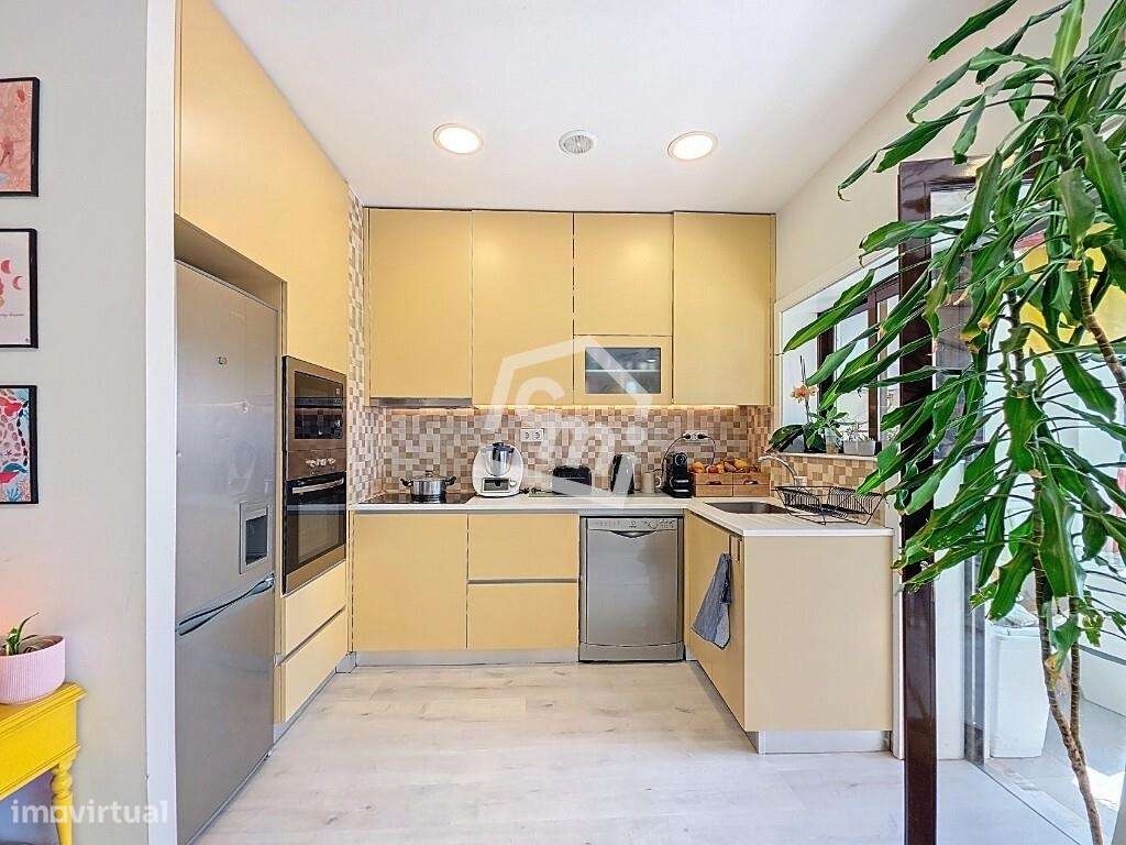 T2 Renovado com 100m2 de área útil no Centro de Matosinhos-11