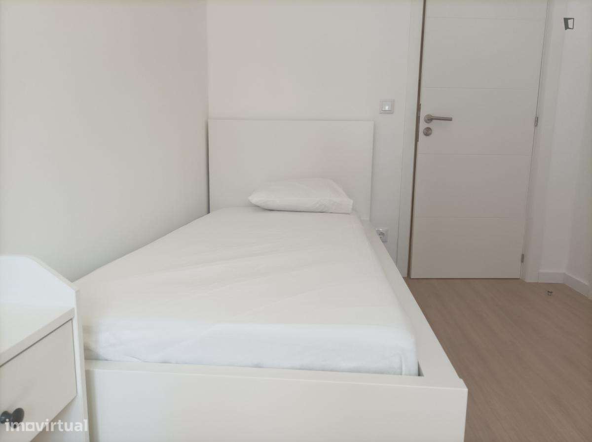 Quarto - localizado em Alameda Lisbon - Grande imagem: 5/7