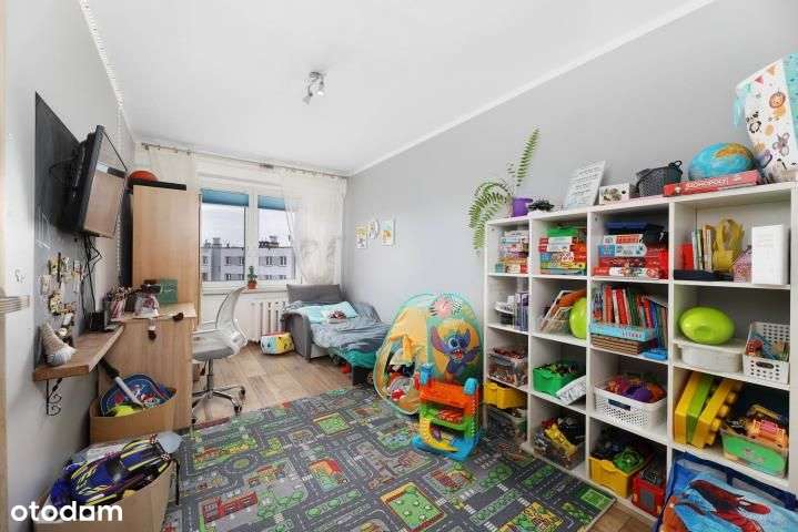 Trzypokojowe mieszkanie w niskim bloku-6