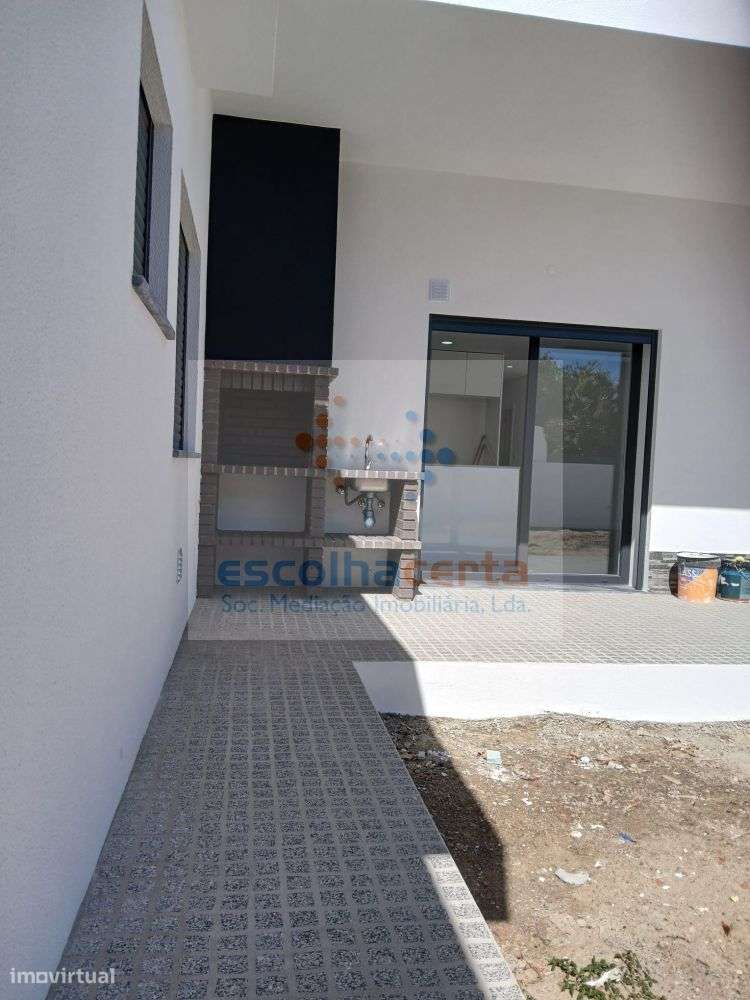 MORADIA TÉRREA T4 ISOLADA EM CONSTRUÇÃO - FERNÃO FERRO-24