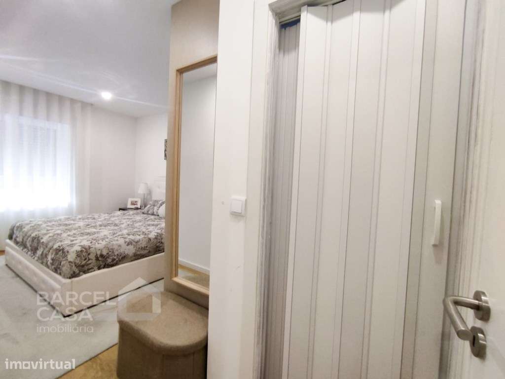 T3 Totalmente Renovado, Equipado e com Varanda, à Entrada da Cidade...-17