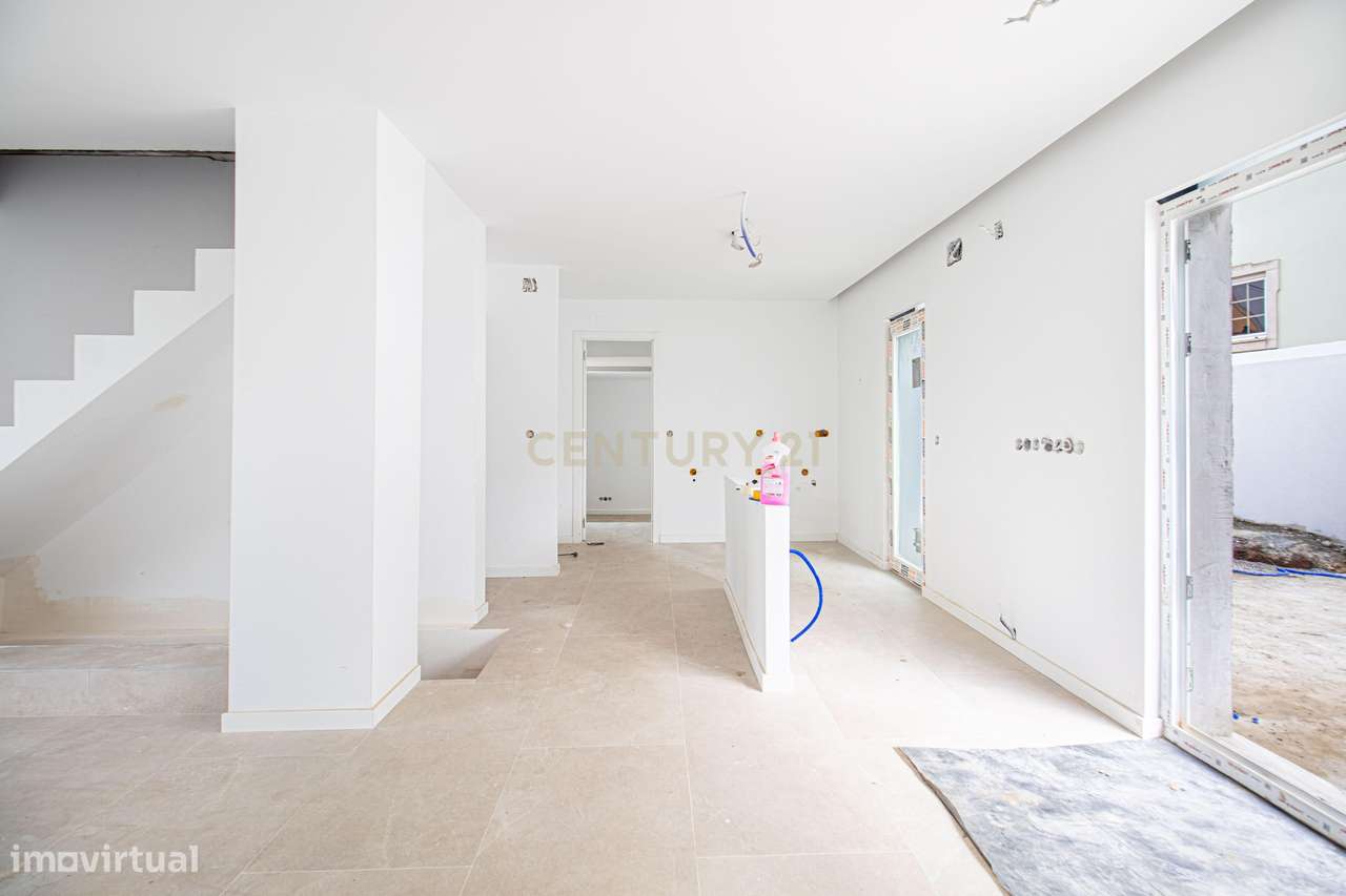 Moradia V4 Moderna com Jardim e Garagem, em Zona Privilegiada de Torre - Grande imagem: 3/33