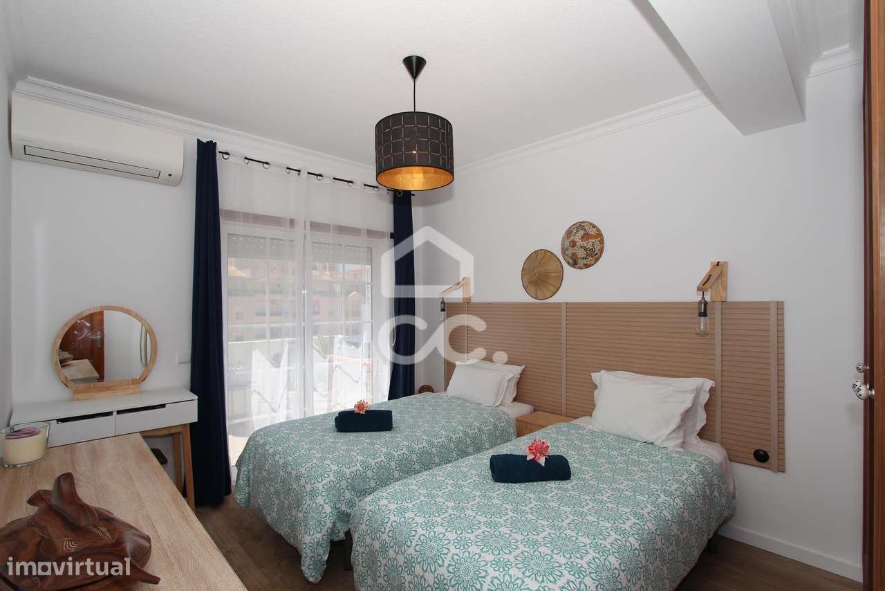 Apartamento T2 com terraço, vista mar e lugar de garagem em Armação de-16