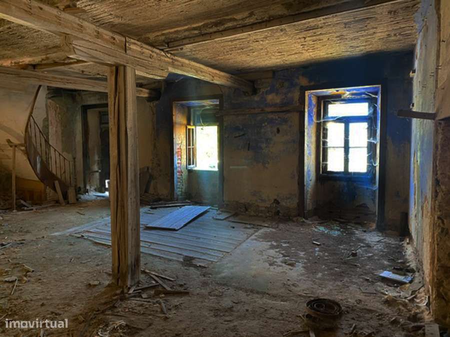 Grande moradia para recuperar, vistas desafogadas, São Gregório-6