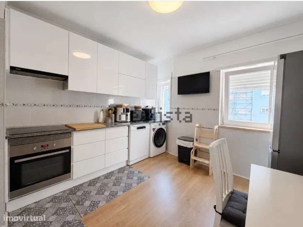 Apartamento T3 à venda em Santa Marta do Pinhal, Corroios-0