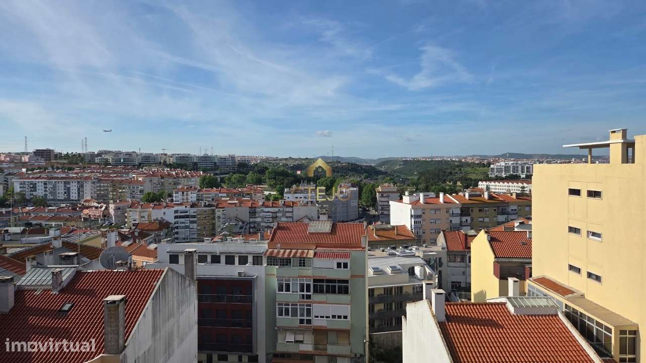 Apartamento T3 com Vista Rio em Sacavém-37