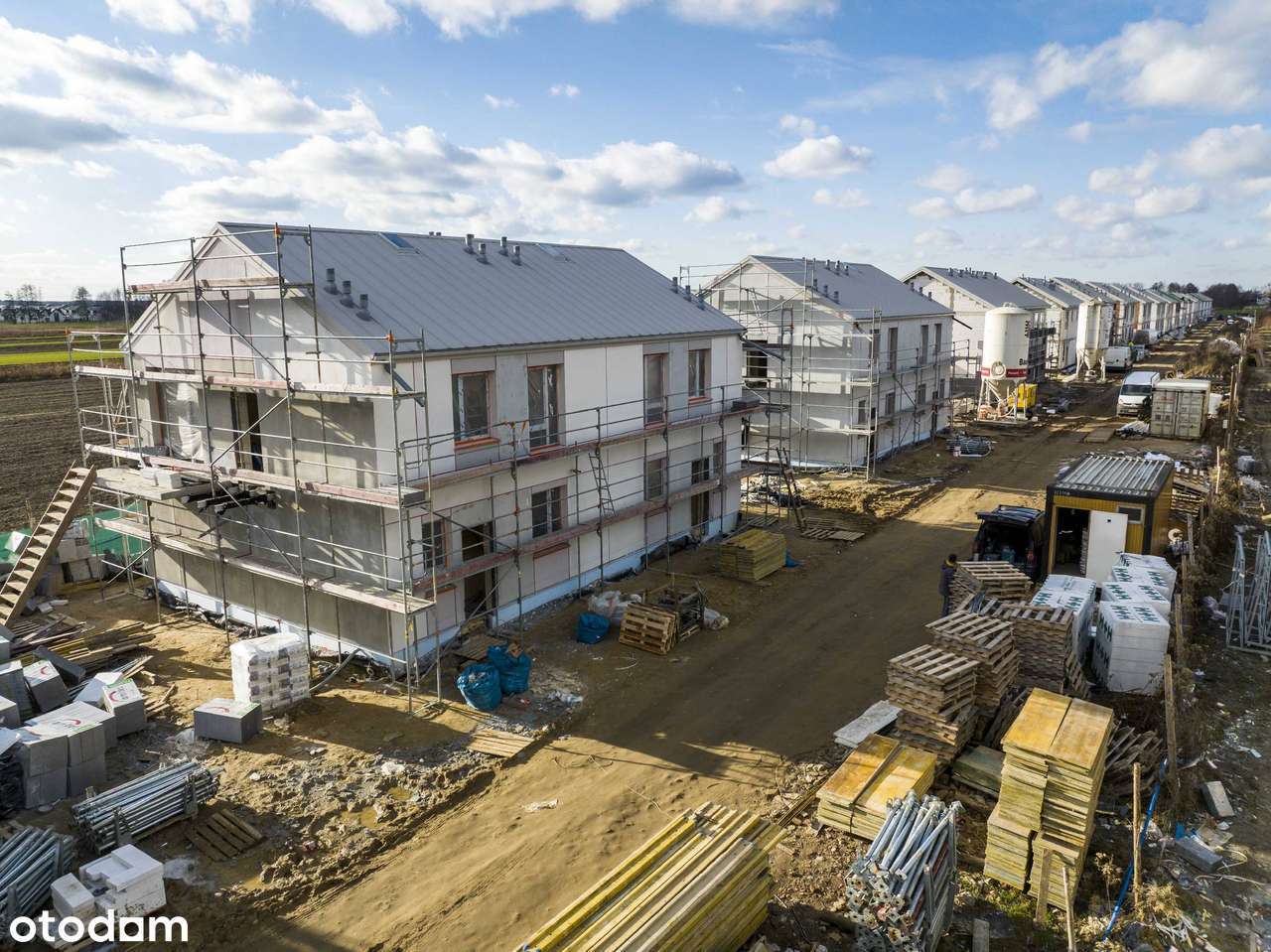 Nowoczesne segmenty z ogródkami – blisko Stawów Raszyńskich-5