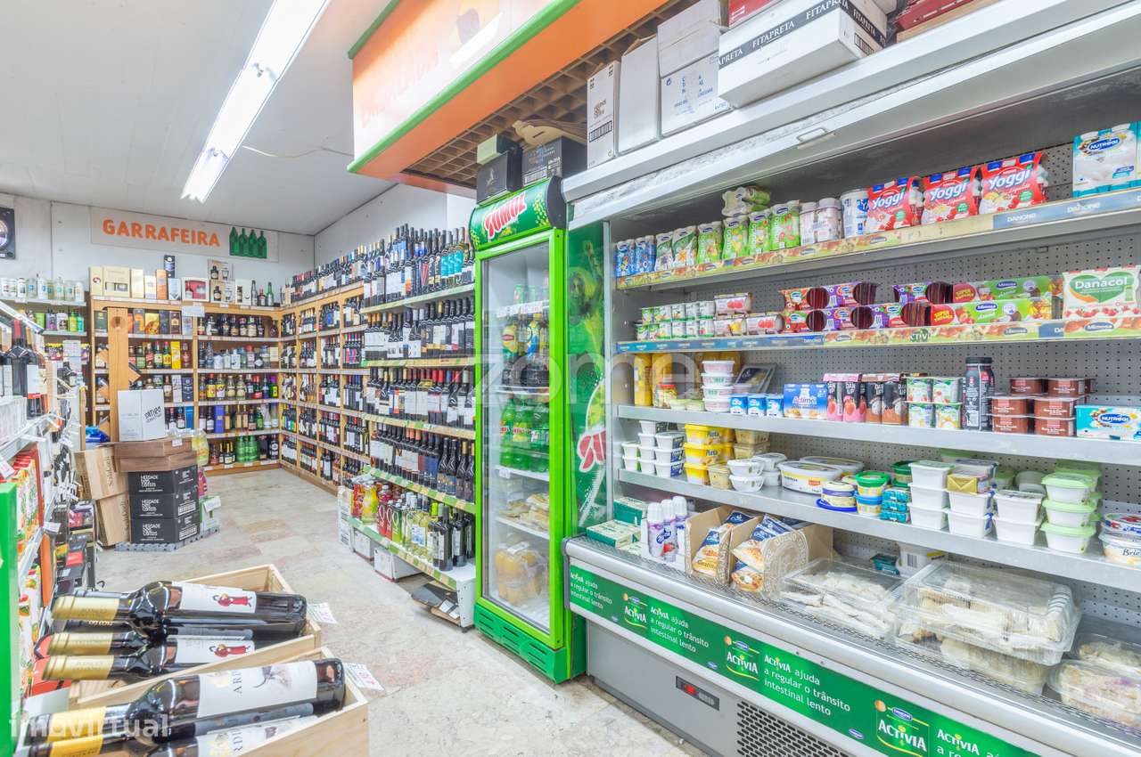 Minimercado p/ trespasse - no Mercado de Rio de Mouro - Grande imagem: 1/23