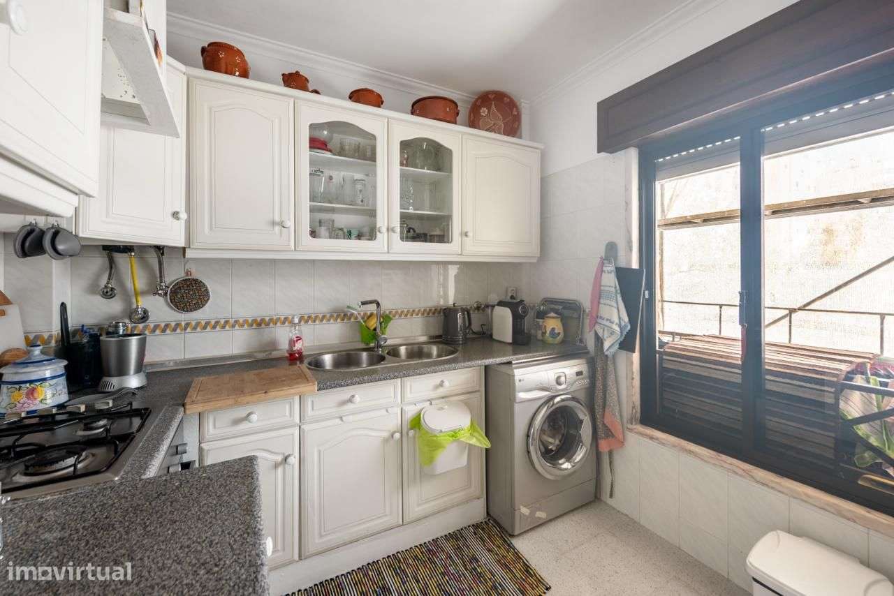 T2 em Rio de Mouro - Impecável! - Grande imagem: 3/23