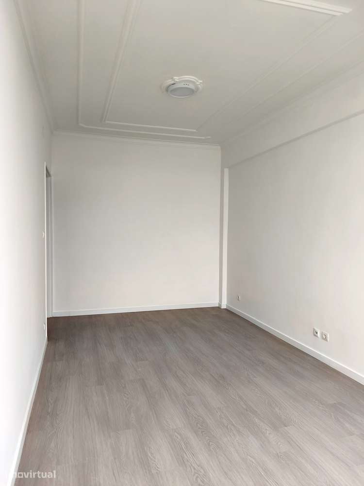 T2 Centro Queijas, Totalmente Remodelado, Junto aos CTT e P. Doce-11